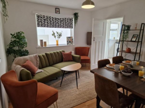 The Firs - 3 Bed Bungalow with parking